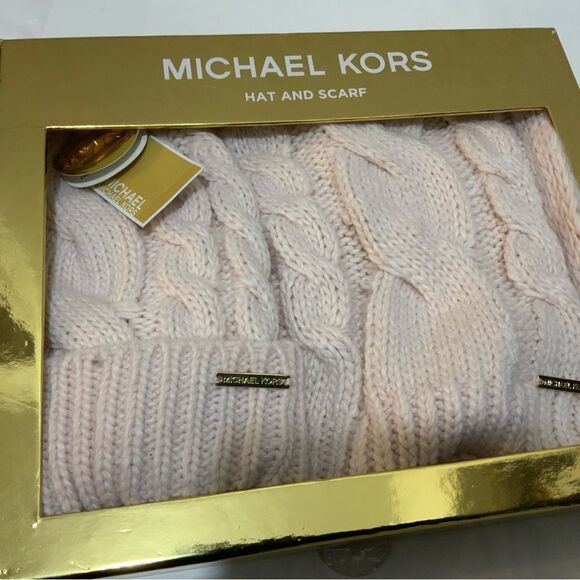 $98 Michael Kors 2-Piece Set Hat and Scarf Light Pink Cable Knit NIB - Picture 4 of 5